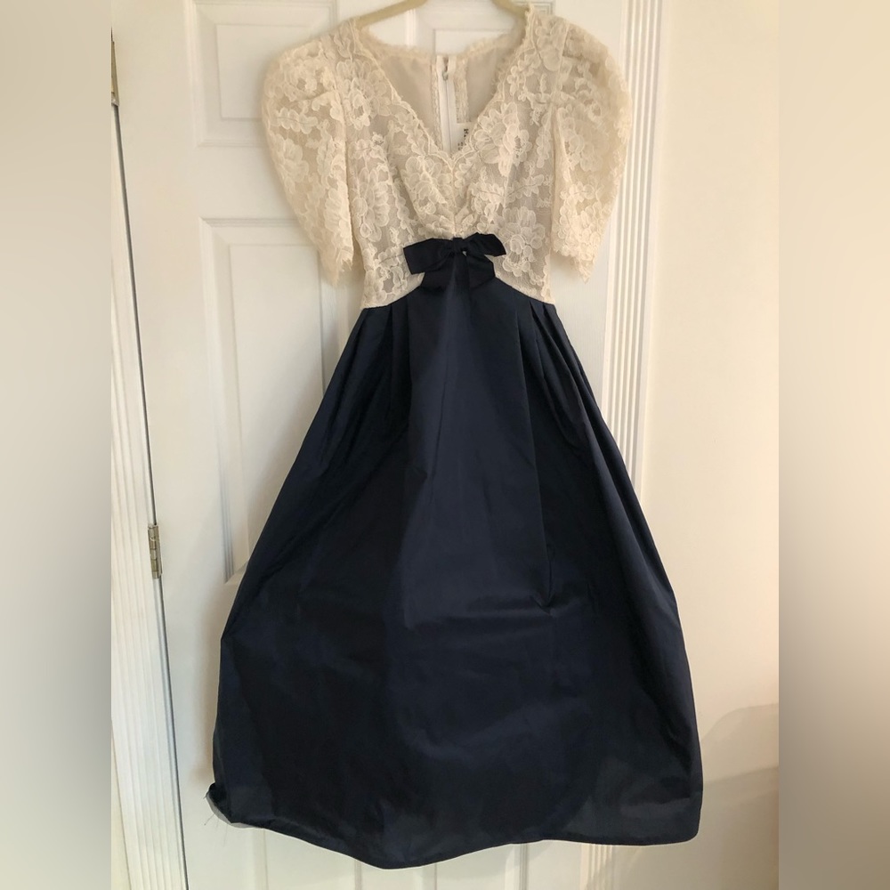 Vintage Richilene New York Lace/Tafetta Cream/Navy Dress Size Small EUC